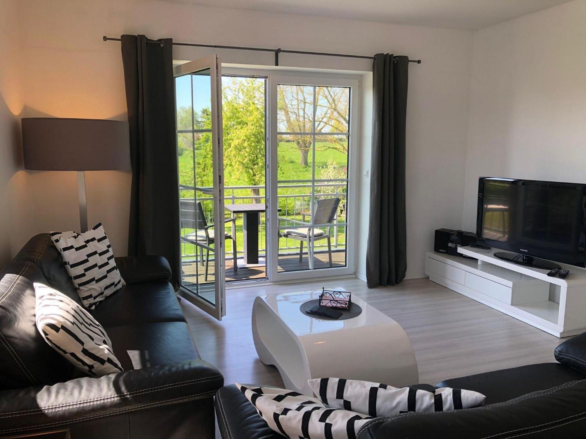 Charming Apartment In Oldenburg In Holstein With Terrace Екстериор снимка